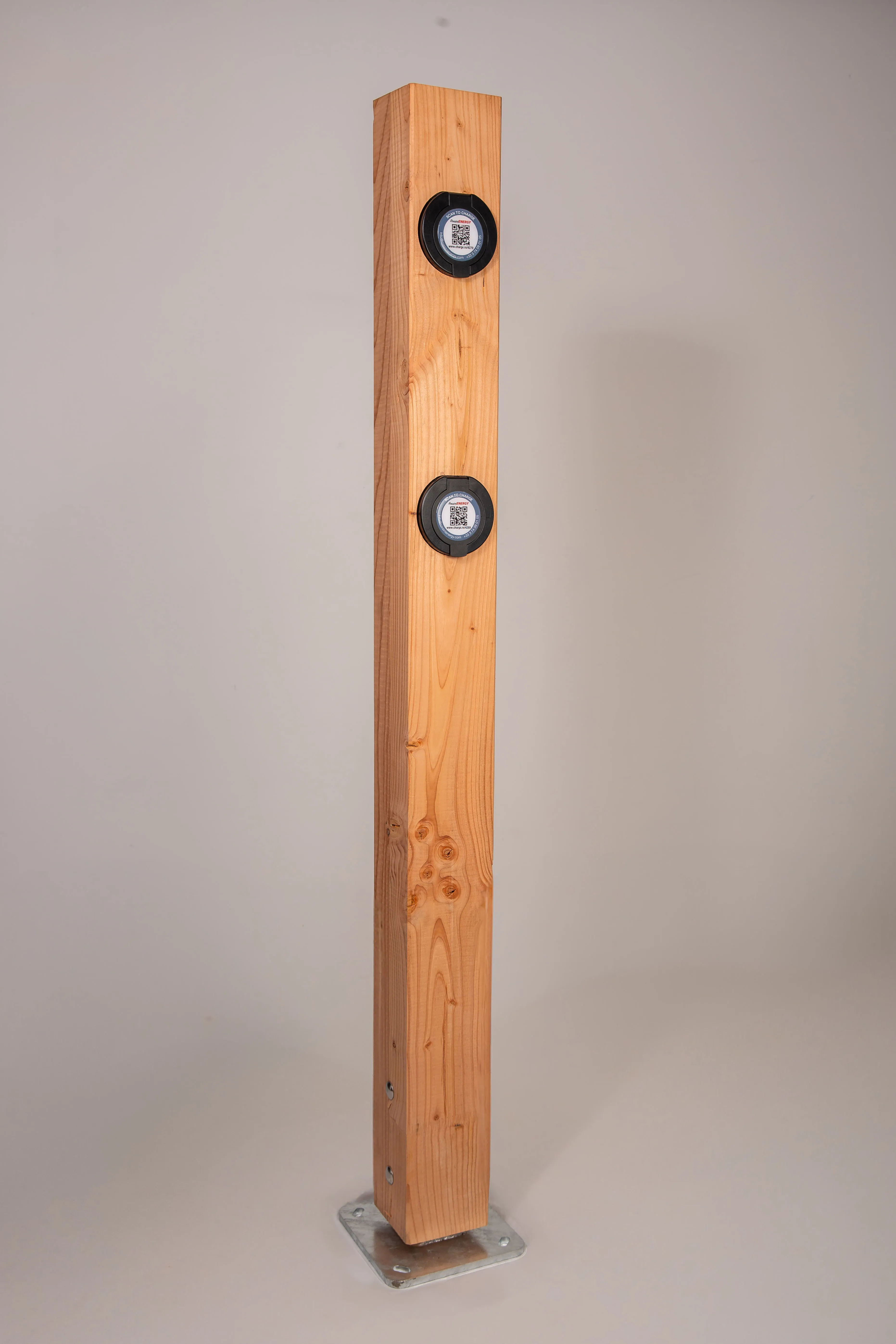 Borne de recharge en bois Rossini Energy